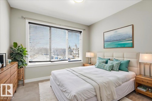 Expansive window with horizontal blinds - 18 6032 38 Avenue, Edmonton, AB - Indoor Photo Showing Bedroom