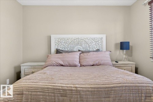 Neutral tone painted walls - 18 6032 38 Avenue, Edmonton, AB - Indoor Photo Showing Bedroom