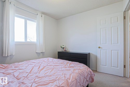 Room featuring neutral wall tones and carpeted flooring - 2433 89 Street, Edmonton, AB - Indoor Photo Showing Bedroom