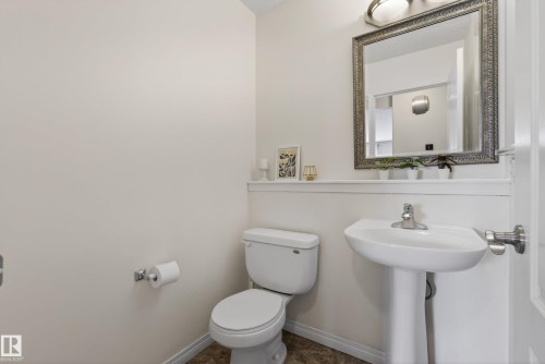 9144 207 Street, Edmonton, AB - Indoor Photo Showing Bathroom