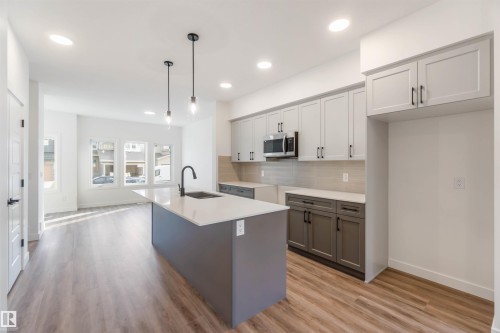 1003 Aster Boulevard, Edmonton, AB - Indoor Photo Showing Kitchen With Upgraded Kitchen