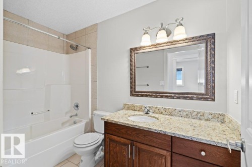5871 166 Avenue, Edmonton, AB - Indoor Photo Showing Bathroom