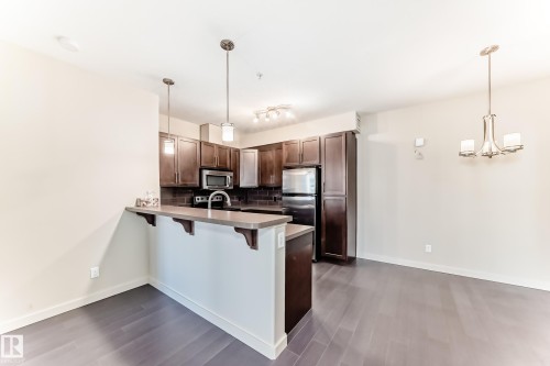 230 308 Ambleside Link Link, Edmonton, AB - Indoor Photo Showing Kitchen