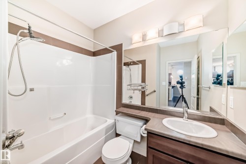 230 308 Ambleside Link Link, Edmonton, AB - Indoor Photo Showing Bathroom
