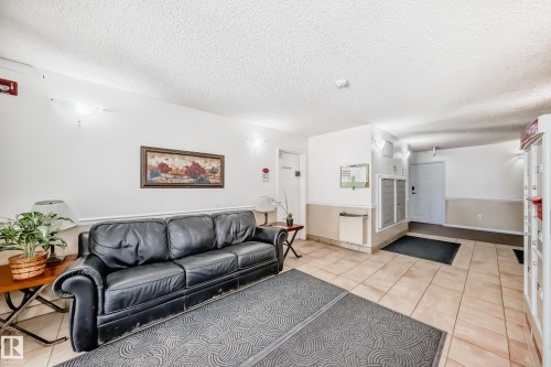 330 4210 139 Avenue, Edmonton, AB - Indoor Photo Showing Living Room