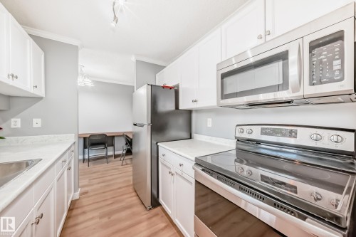 330 4210 139 Avenue, Edmonton, AB - Indoor Photo Showing Kitchen
