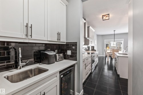 3087 Carpenter Landing, Edmonton, AB - Indoor Photo Showing Kitchen