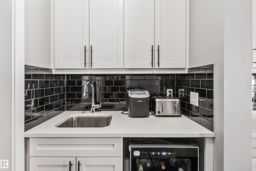 3087 Carpenter Landing, Edmonton, AB - Indoor Photo Showing Kitchen