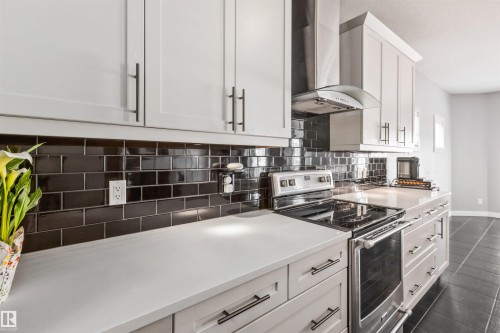 3087 Carpenter Landing, Edmonton, AB - Indoor Photo Showing Kitchen
