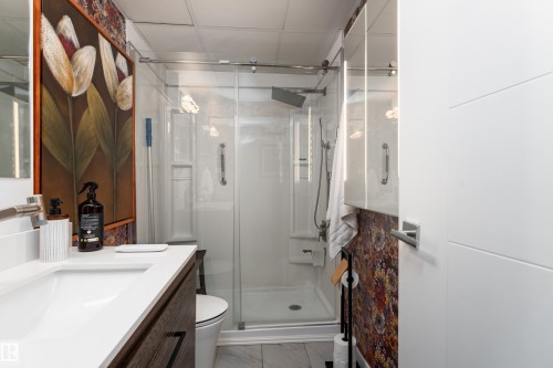 913 10024 Jasper Avenue, Edmonton, AB - Indoor Photo Showing Bathroom