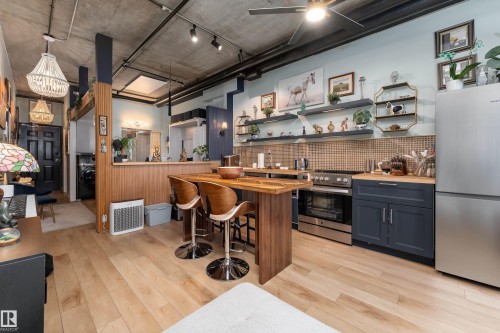 913 10024 Jasper Avenue, Edmonton, AB - Indoor Photo Showing Kitchen With Stainless Steel Kitchen