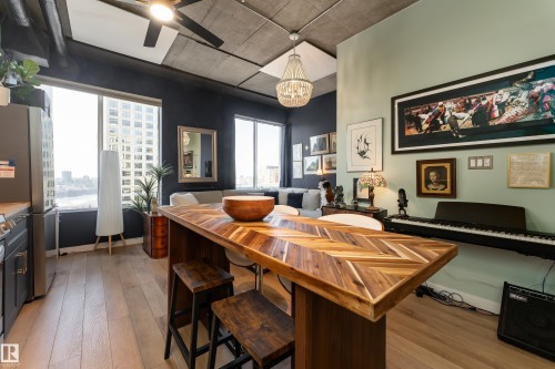 913 10024 Jasper Avenue, Edmonton, AB - Indoor
