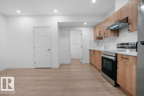 1459 Cherniak Way, Edmonton, AB - Indoor Photo Showing Kitchen
