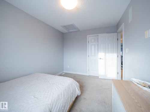 4211 Charles Close, Edmonton, AB - Indoor Photo Showing Bedroom
