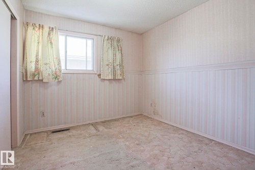 12106 43 Street, Edmonton, AB - Indoor Photo Showing Other Room