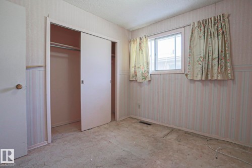 12106 43 Street, Edmonton, AB - Indoor Photo Showing Other Room