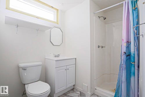 12106 43 Street, Edmonton, AB - Indoor Photo Showing Bathroom