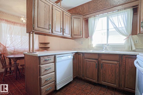 12106 43 Street, Edmonton, AB - Indoor Photo Showing Kitchen