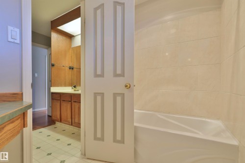 201 Parkview Drive, Wetaskiwin, AB - Indoor Photo Showing Bathroom