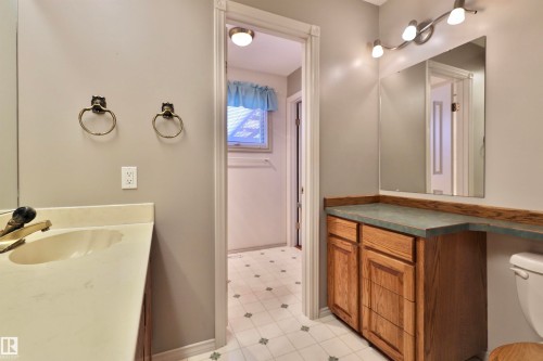 201 Parkview Drive, Wetaskiwin, AB - Indoor Photo Showing Bathroom