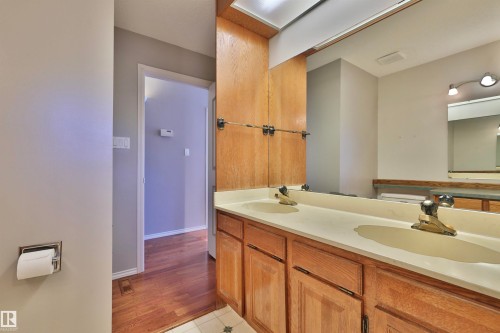 201 Parkview Drive, Wetaskiwin, AB - Indoor Photo Showing Bathroom