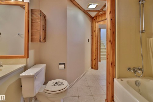 201 Parkview Drive, Wetaskiwin, AB - Indoor Photo Showing Bathroom