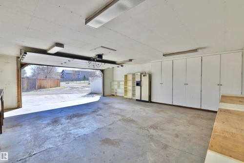 201 Parkview Drive, Wetaskiwin, AB - Indoor Photo Showing Garage