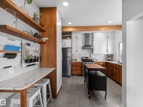 16105 84 Avenue, Edmonton, AB 