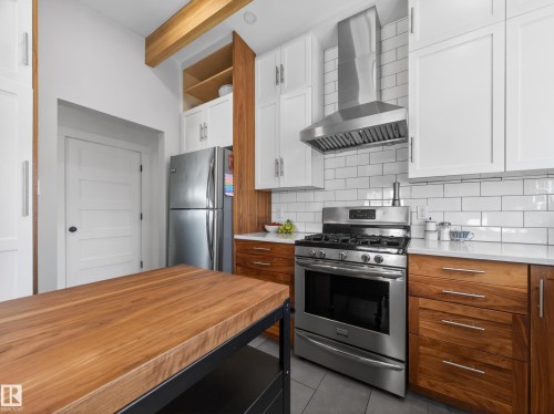 16105 84 Avenue, Edmonton, AB 