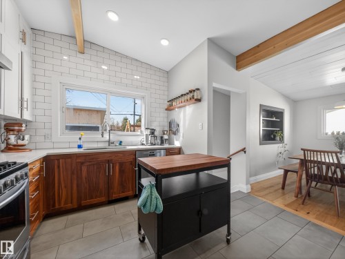 16105 84 Avenue, Edmonton, AB 