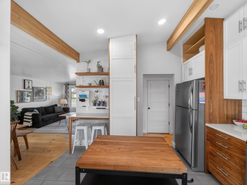 16105 84 Avenue, Edmonton, AB 