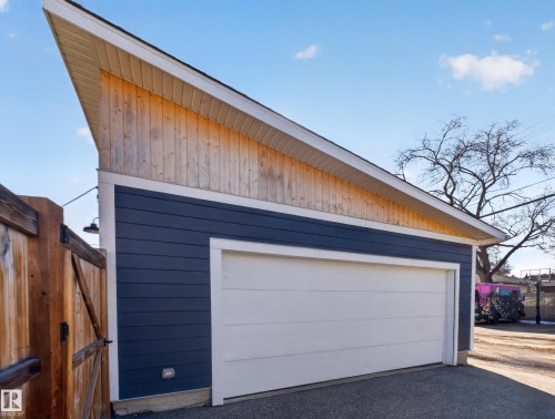 16105 84 Avenue, Edmonton, AB 
