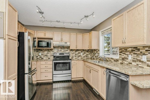 15827 133 Street, Edmonton, AB - Indoor Photo Showing Kitchen With Stainless Steel Kitchen With Double Sink With Upgraded Kitchen