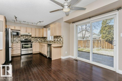 15827 133 Street, Edmonton, AB - Indoor Photo Showing Kitchen With Stainless Steel Kitchen With Upgraded Kitchen