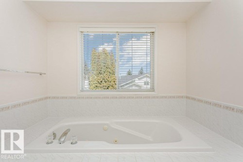 15827 133 Street, Edmonton, AB - Indoor Photo Showing Bathroom
