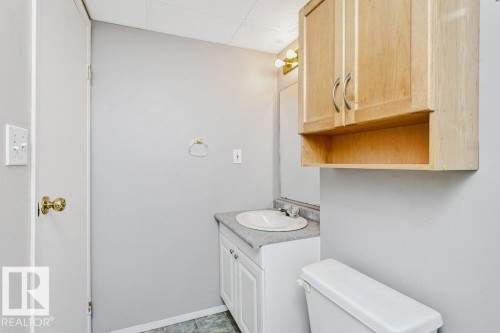15827 133 Street, Edmonton, AB - Indoor Photo Showing Bathroom