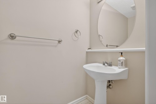 8915 7 Avenue, Edmonton, AB - Indoor Photo Showing Bathroom