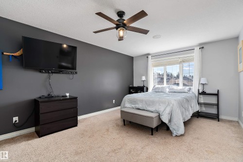 28 Woods Place, Leduc, AB - Indoor Photo Showing Bedroom