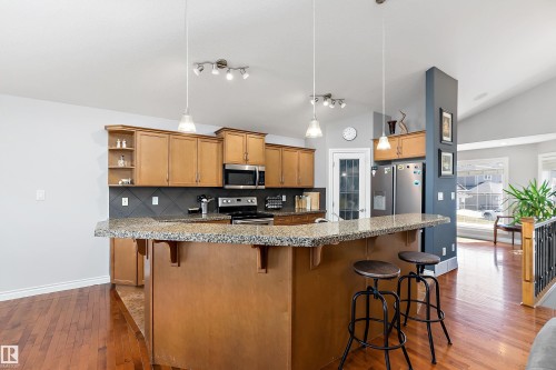28 Woods Place, Leduc, AB - Indoor Photo Showing Kitchen With Upgraded Kitchen