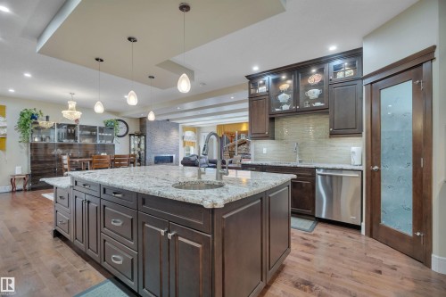 1624 Ainslie Lane, Edmonton, AB - Indoor Photo Showing Kitchen With Upgraded Kitchen