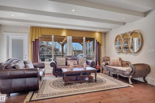 1624 Ainslie Lane, Edmonton, AB - Indoor Photo Showing Living Room