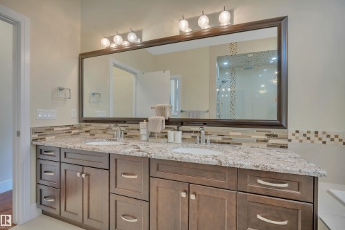 1624 Ainslie Lane, Edmonton, AB - Indoor Photo Showing Bathroom