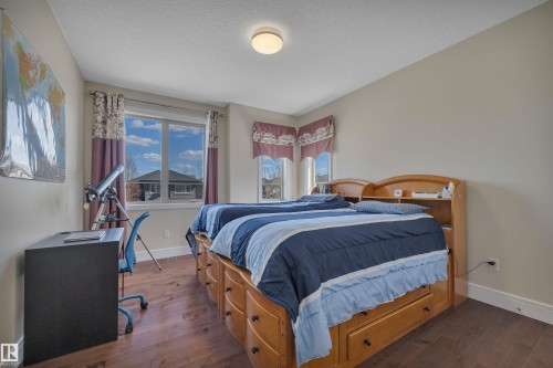 1624 Ainslie Lane, Edmonton, AB - Indoor Photo Showing Bedroom