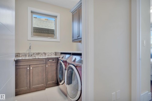 1624 Ainslie Lane, Edmonton, AB - Indoor Photo Showing Laundry Room