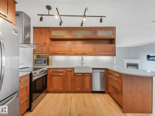 602 10649 Saskatchewan Drive, Edmonton, AB - Indoor Photo Showing Kitchen