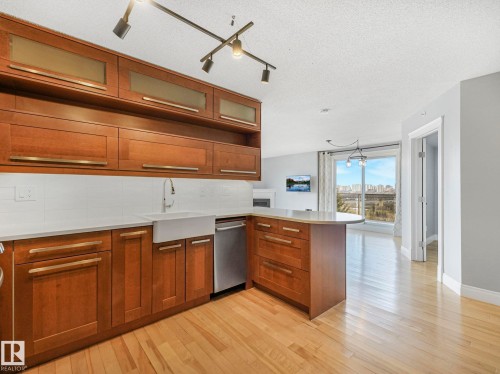 602 10649 Saskatchewan Drive, Edmonton, AB - Indoor Photo Showing Kitchen