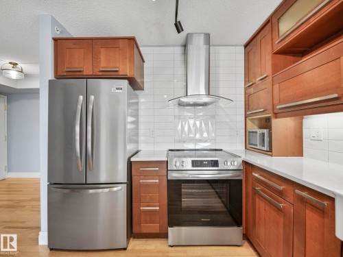 602 10649 Saskatchewan Drive, Edmonton, AB - Indoor Photo Showing Kitchen With Upgraded Kitchen
