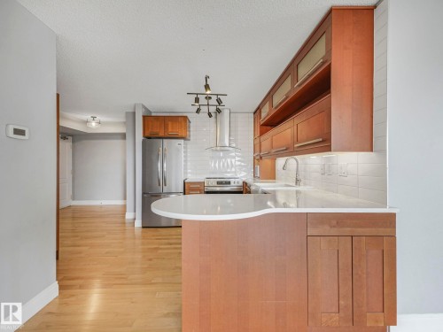 602 10649 Saskatchewan Drive, Edmonton, AB - Indoor Photo Showing Kitchen