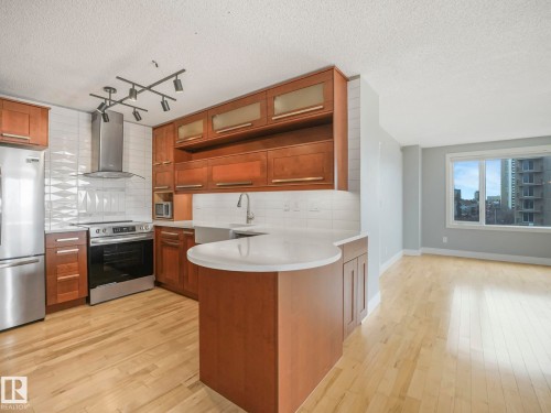 602 10649 Saskatchewan Drive, Edmonton, AB - Indoor Photo Showing Kitchen