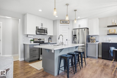 3887 Robins Crescent, Edmonton, AB - Indoor Photo Showing Kitchen With Upgraded Kitchen